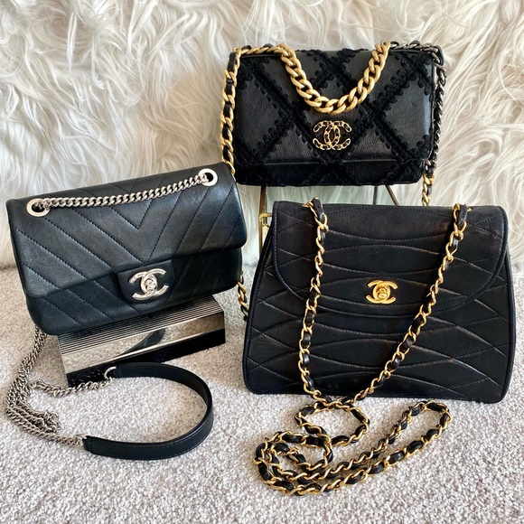 𝐂𝐇𝐀𝐍𝐄𝐋 𝐂𝐎𝐋𝐋𝐄𝐂𝐓𝐈𝐎𝐍 FOR SALE 🥰 - Picture 3 of 5